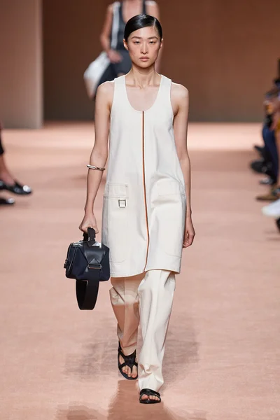Look 8